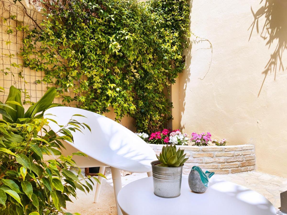 كالياري Lucenova Suite Guest-House المظهر الخارجي الصورة