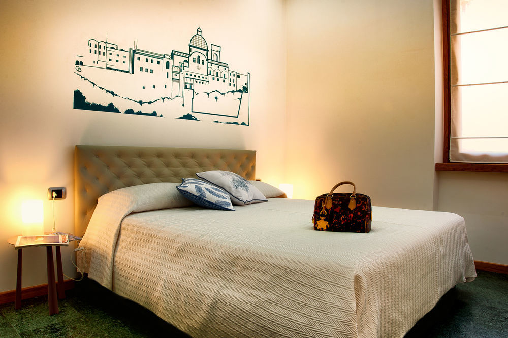 كالياري Lucenova Suite Guest-House المظهر الخارجي الصورة